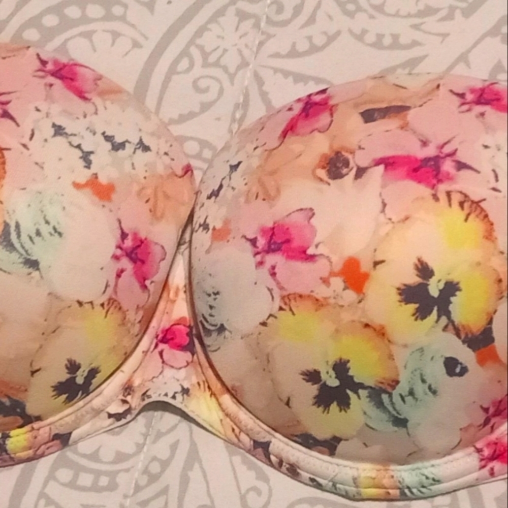 Gallery image 2 for Victoria's Secret Push Up Bra, 34D