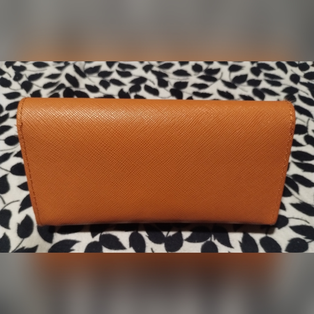 Gallery image 1 for Tory Burch Sunglasses Case