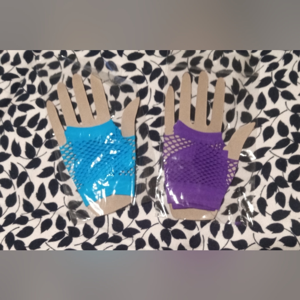 Gallery image 2 for Costume Culture I Love the 80's Asymmetrical T-Shirt & Gloves