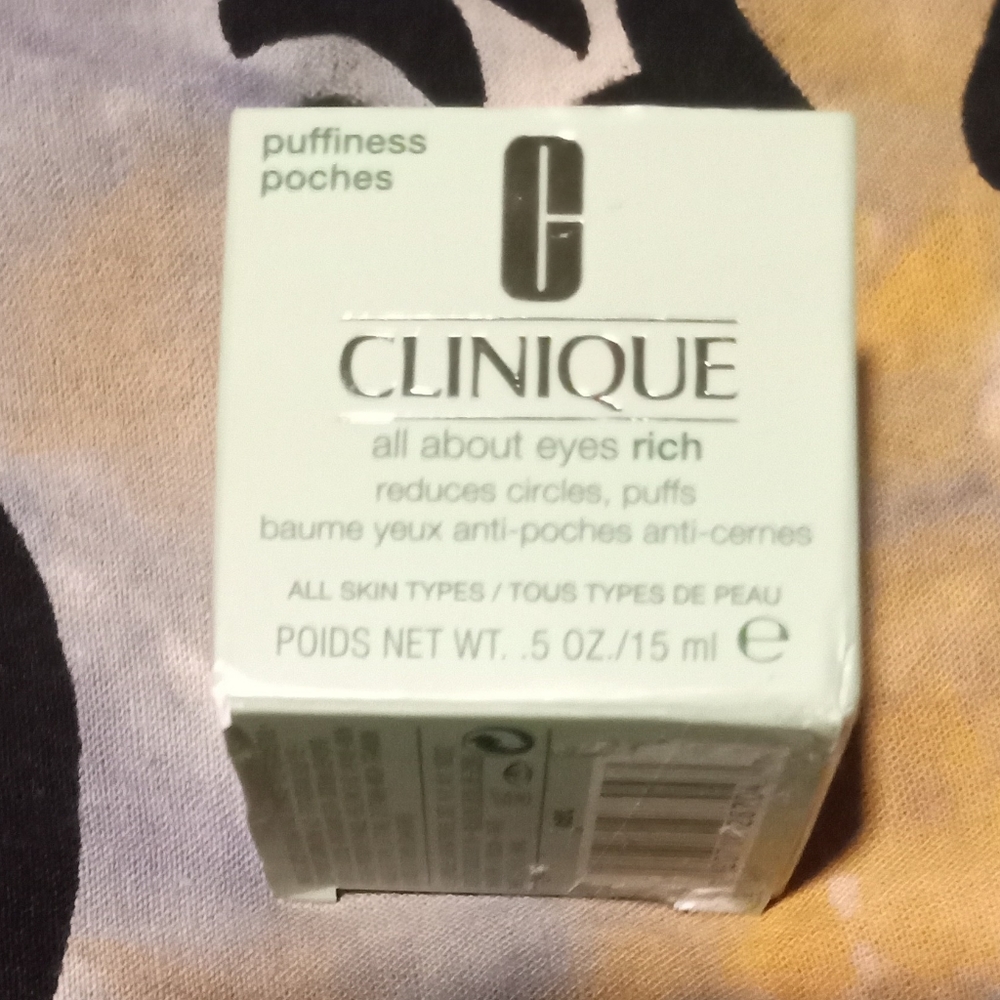 Gallery image 5 for Clinique Skincare Trio
