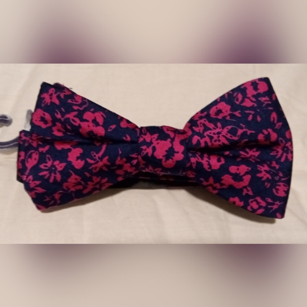 Gallery image 3 for Tommy Hilfiger Printed Floral PT Bow Tie