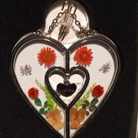 Ky+bosam Heart-Shaped Suncatcher Pressed Flowers Frame