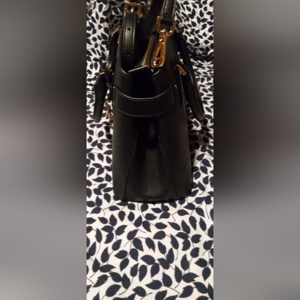 Gallery image 4 for MICHAEL Michael Kors Lynn Satchel, Large