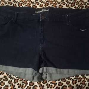 Gallery image 5 for Plus Size Women's Denim Shorts, Size 26