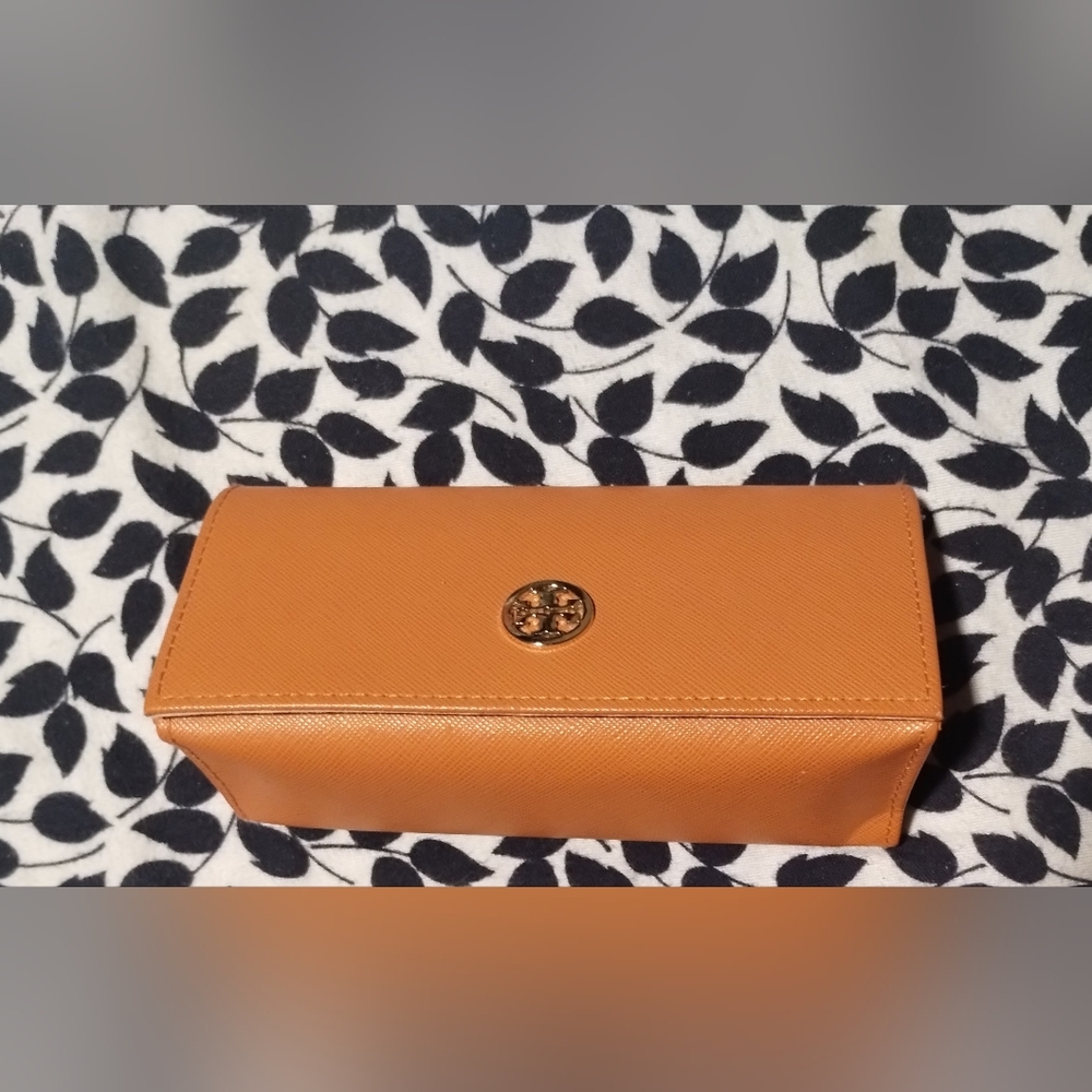 Gallery image 3 for Tory Burch Sunglasses Case