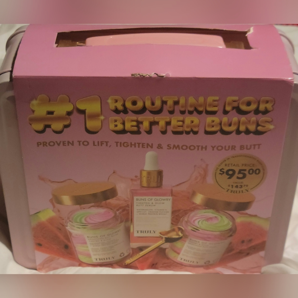 Gallery image 1 for TRULY Beauty Buns of Glowry 4-Piece Set
