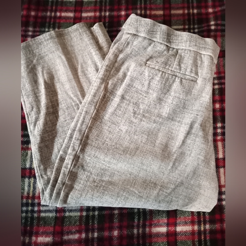Gallery image 3 for Amanda + Chelsea Cropped Pants, 14