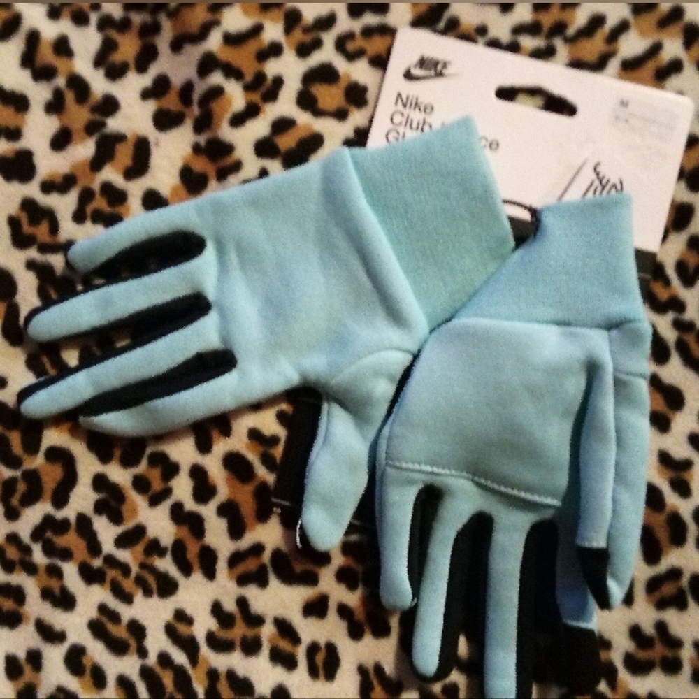 Gallery image 2 for Nike Club Fleece Gloves, Youth Medium