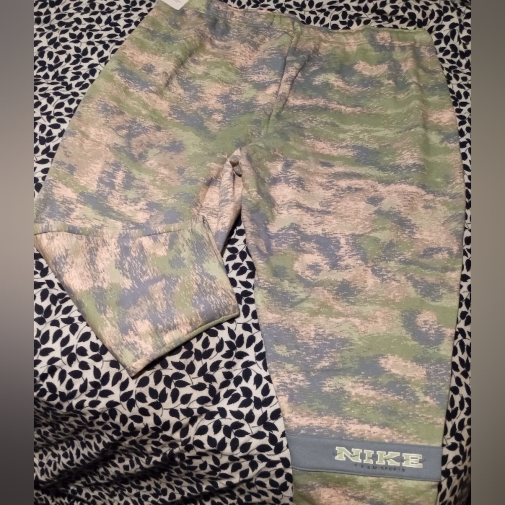 Gallery image 2 for Nike Sportswear Essential Fleece Curve Sweatpants
