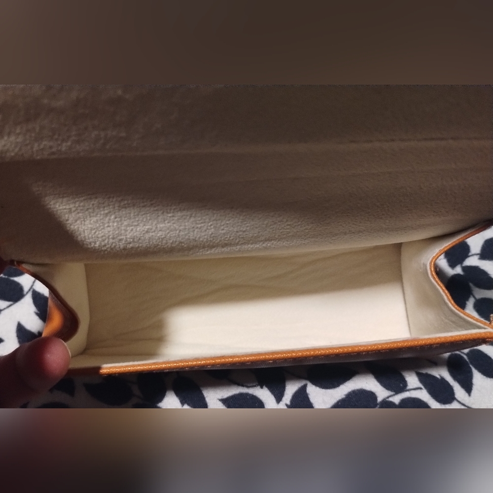 Gallery image 2 for Tory Burch Sunglasses Case