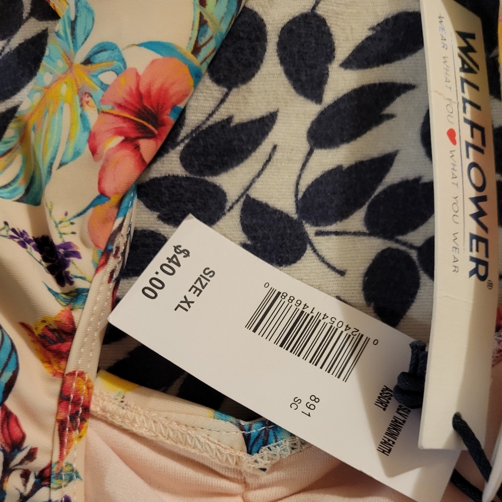 Gallery image 2 for Wallflower Tropical Floral Print Bikini Top